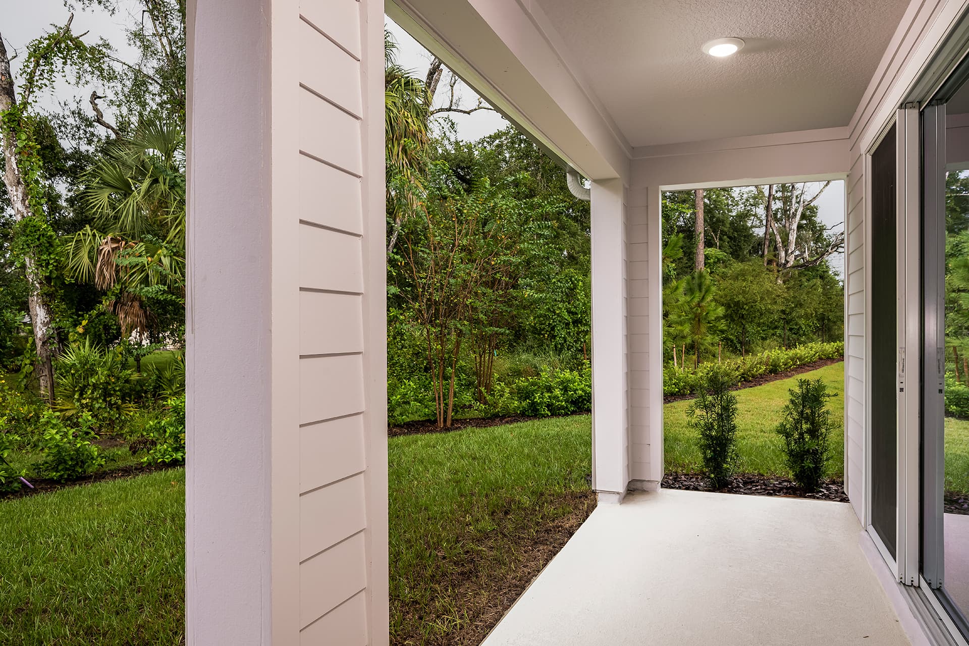 covered lanai with view of backyard
