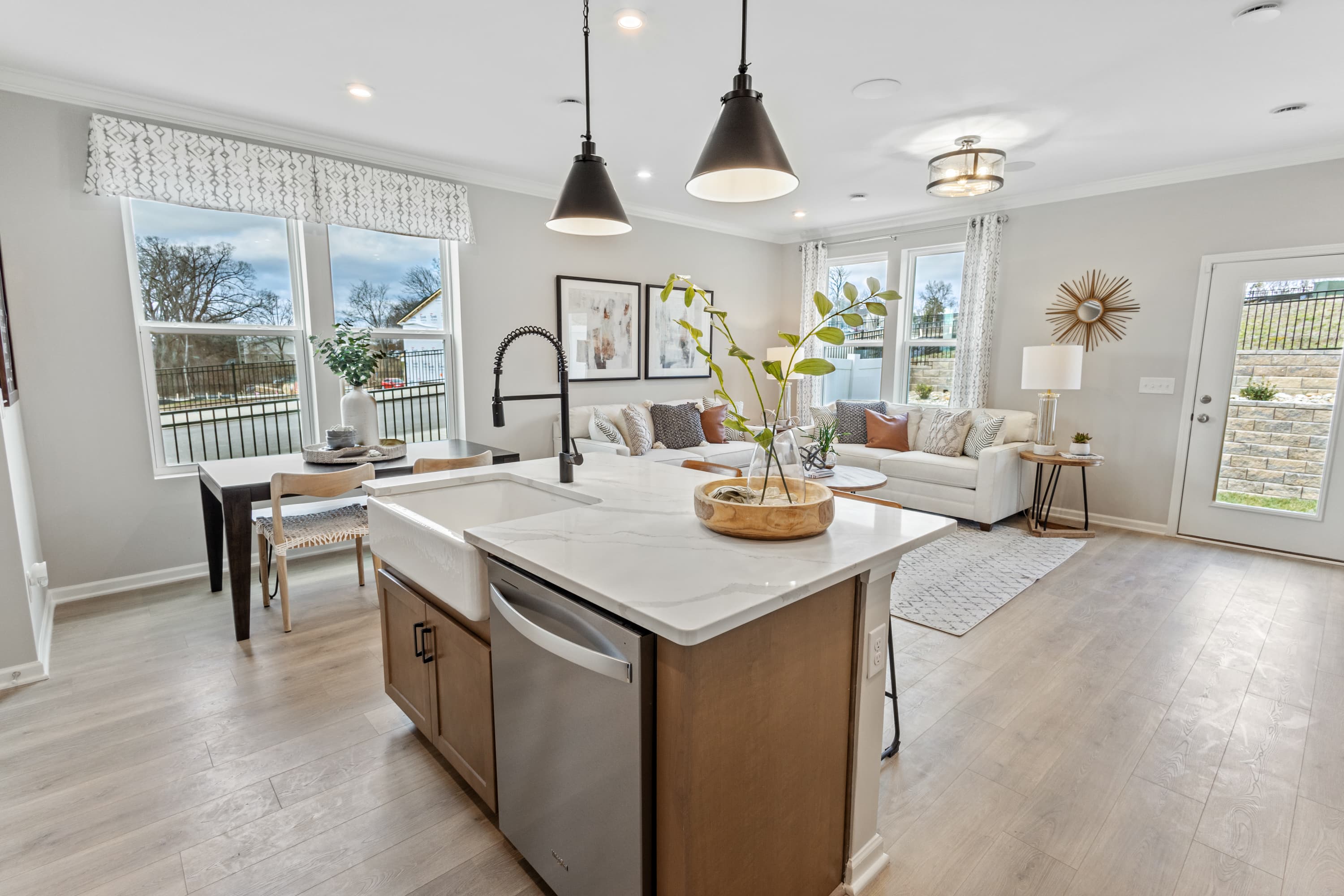 kitchen with sink in island, stainless steel appliances, and wood floors