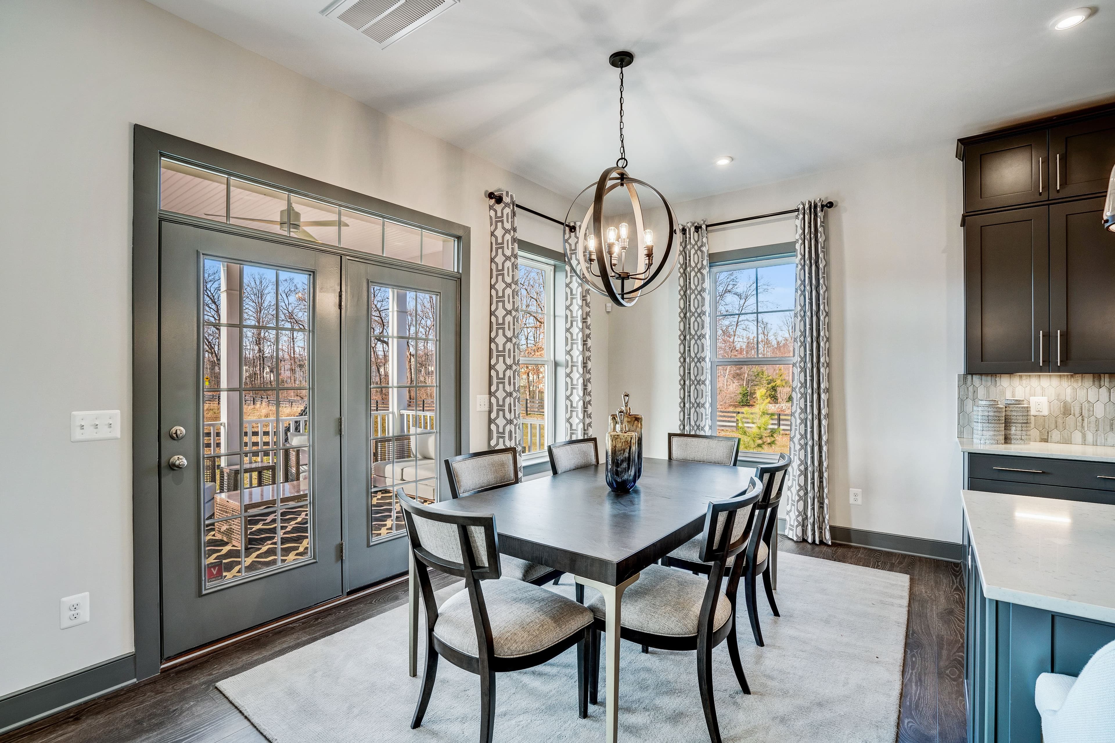 breakfast area with access to the porch