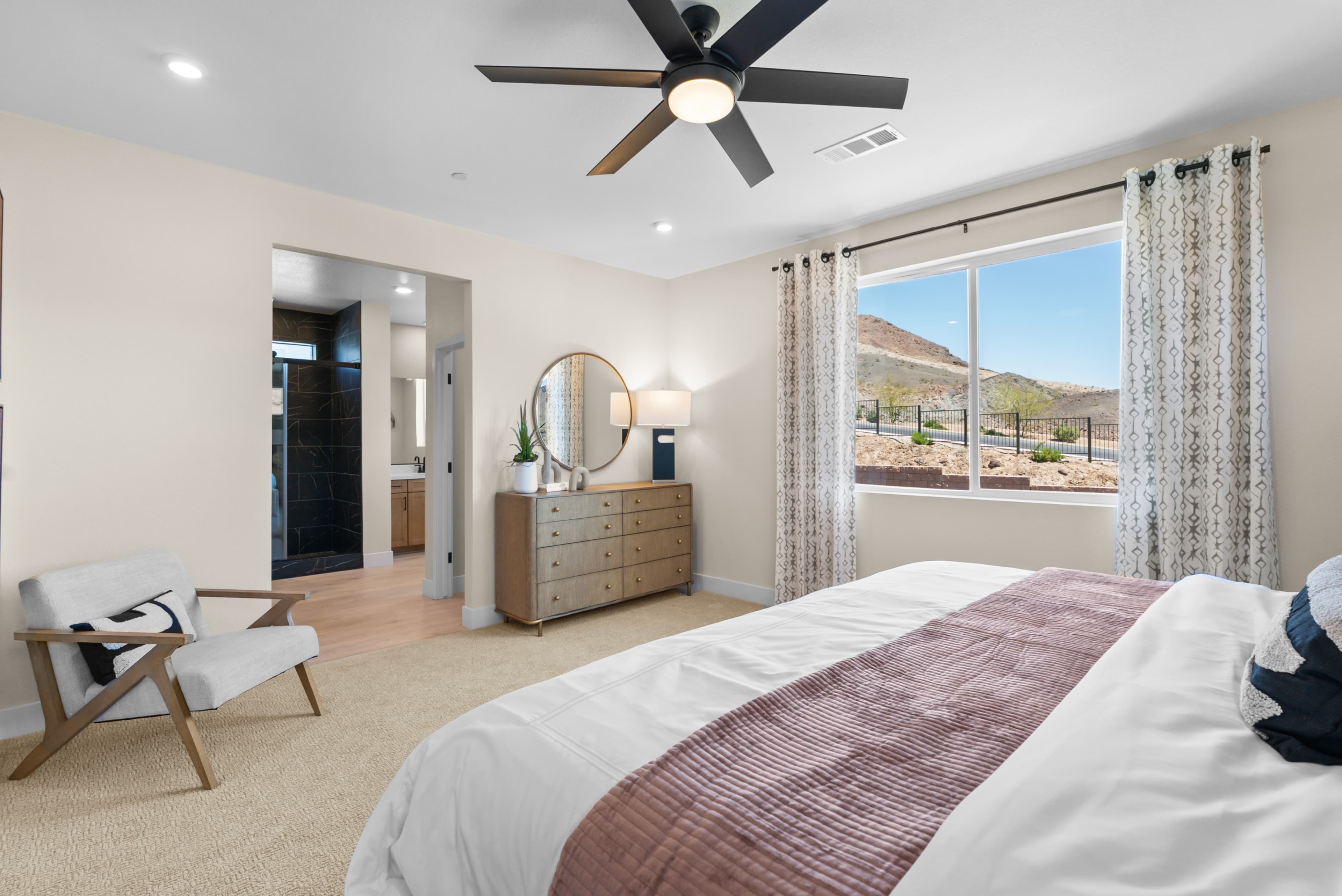 ValenciaPrimbedroom.jpg