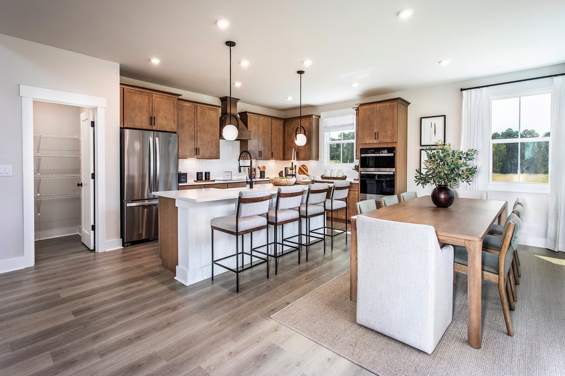 kitchen with breakfast room