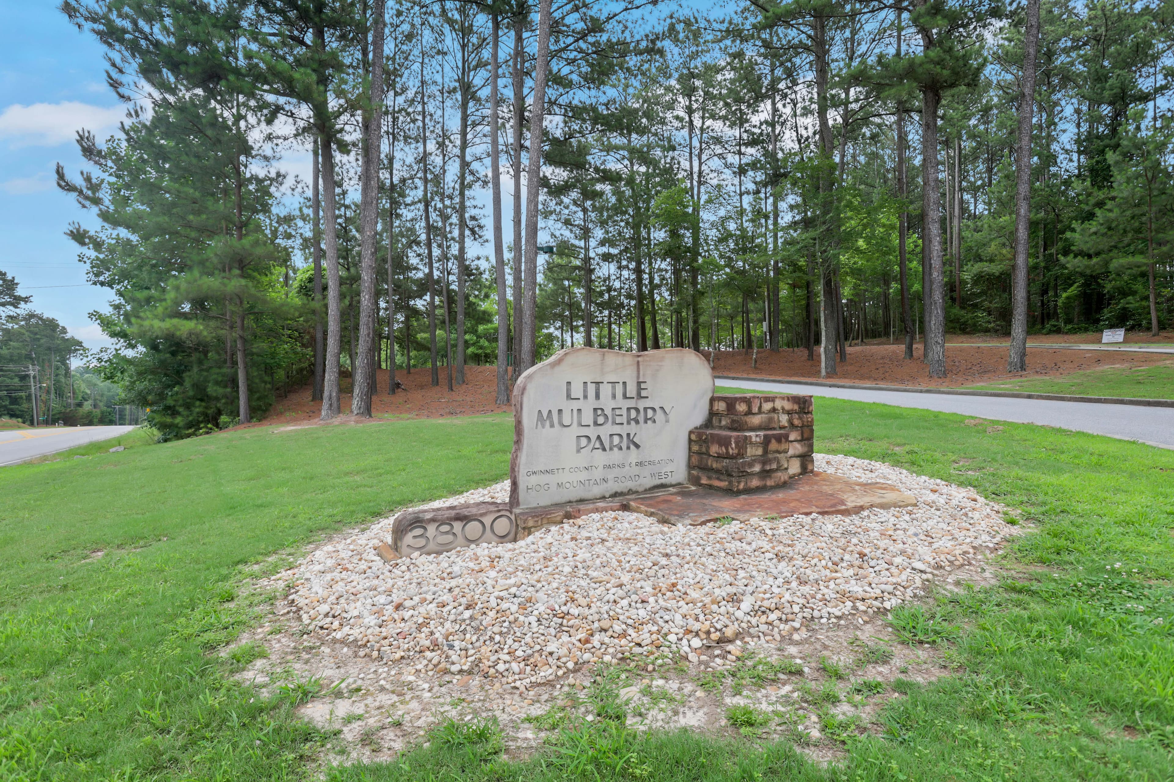 entrance and landscaping to little mulberry park